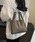 Doux Belle�i�h�D�[�x���j�́u�S�[���h�W�b�v�X�N�G�A�^2WAY�n���h�o�b�O�i�n���h�o�b�O�j�v�b�O���C�b�V���x�[�W��
