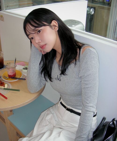 MUCENT（ムセント）の「ダブリ アンバランスセットTシャツ (4色)（Tシャツ/カットソー・レディース・ネイビー/ブラウン/グレー/ブラック・FREE）」の13枚目の写真