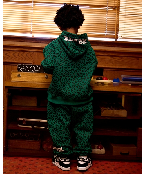 XLARGE KIDS（エクストララージキッズ）の「レオパード総柄パーカー（パーカー・キッズ・トップグレー/グリーン・90cm/130cm/110cm/140cm/100cm/120cm）」の13枚目の写真
