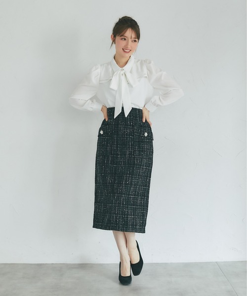 tocco closet(トッコ クローゼット)の「2WAYボウタイリボン付きヨークラインレース切り替えブラウス(シャツ/ブラウス・レディース・グレイッシュベージュ/オフホワイト・M)」の3枚目の写真