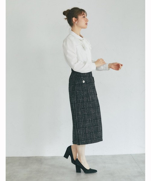 tocco closet(トッコ クローゼット)の「2WAYボウタイリボン付きヨークラインレース切り替えブラウス(シャツ/ブラウス・レディース・グレイッシュベージュ/オフホワイト・M)」の4枚目の写真