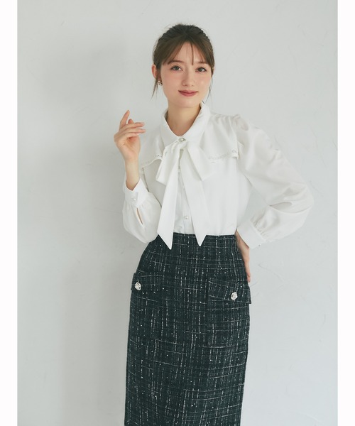 tocco closet(トッコ クローゼット)の「2WAYボウタイリボン付きヨークラインレース切り替えブラウス(シャツ/ブラウス・レディース・グレイッシュベージュ/オフホワイト・M)」の6枚目の写真
