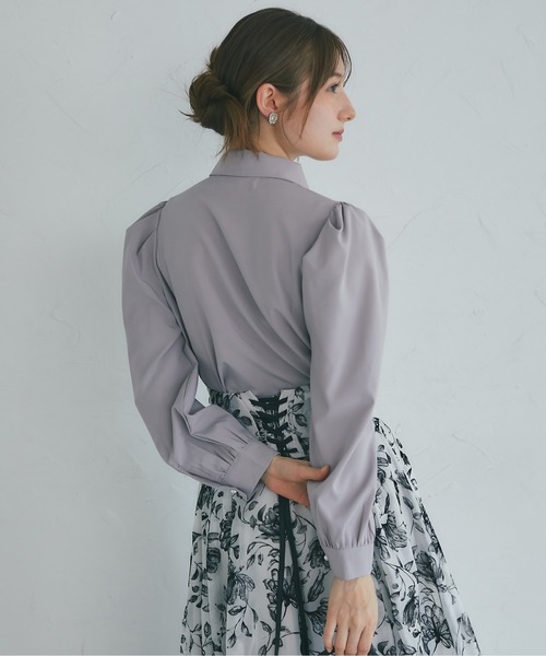 tocco closet(トッコ クローゼット)の「2WAYボウタイリボン付きヨークラインレース切り替えブラウス(シャツ/ブラウス・レディース・グレイッシュベージュ/オフホワイト・M)」の16枚目の写真