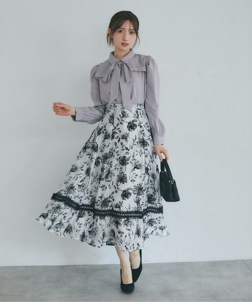 tocco closet(トッコ クローゼット)の「2WAYボウタイリボン付きヨークラインレース切り替えブラウス(シャツ/ブラウス・レディース・グレイッシュベージュ/オフホワイト・M)」の9枚目の写真