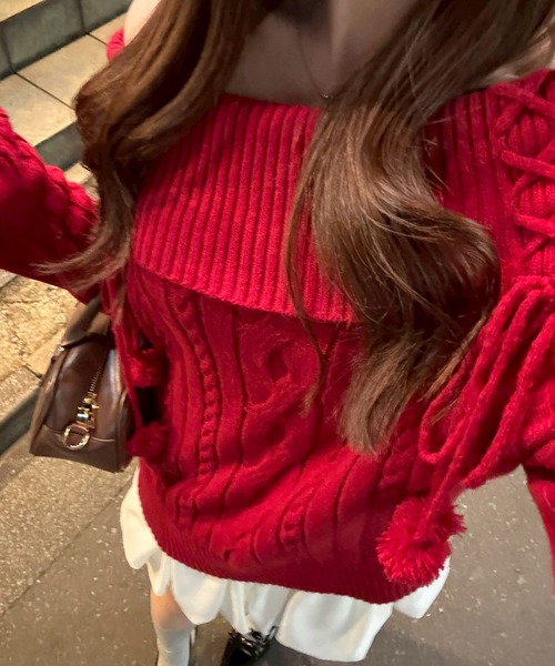 continuer de NICE CLAUP(コンティニューデナイスクラップ)の「【HolidayCollection】オフショルケーブルニット(ニット/セーター・レディース・レッド/チャコールグレー/アイボリー・FREE)」の22枚目の写真