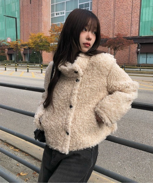 斜めブラックボタンボアショートジャケット（その他アウター