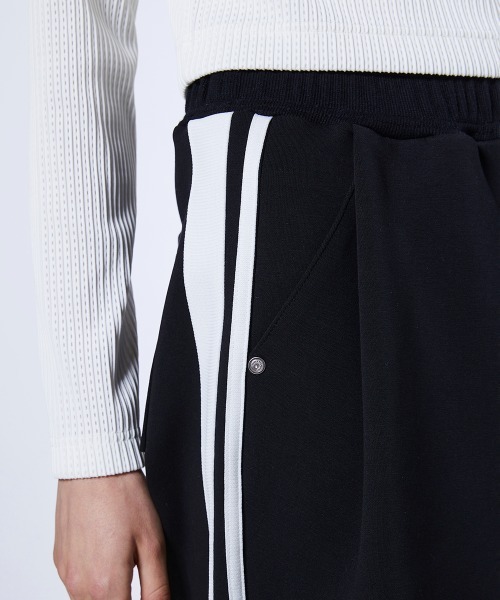 ESSENTIAL（エッセンシャル）の「ダンボール トラックパンツ（その他パンツ・レディース・ブラック/オフホワイト・38/36）」の7枚目の写真