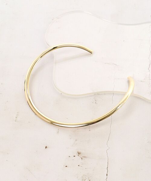 le.coeur blanc(ルクールブラン)の「O フラットネックカフ(ネックレス・レディース・ゴールド・FREE)」の2枚目の写真