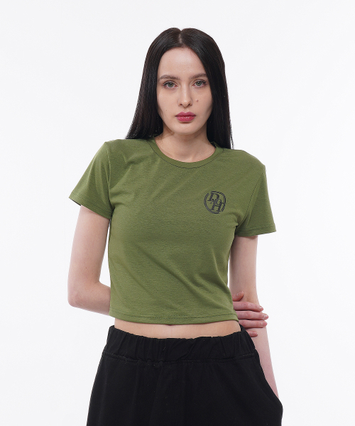 DXOH(ディソエイチ)の「ダブルラインスタックロゴクロップTシャツオリーブグリーン(Tシャツ/カットソー・レディース・その他・FREE)」の2枚目の写真