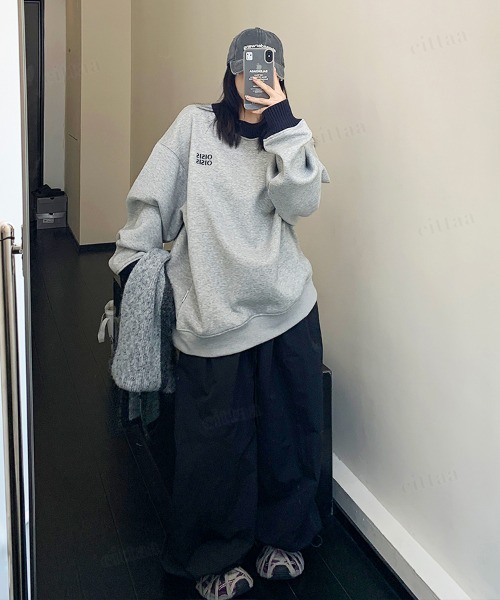 Dalfwin(ダールフィン)の「韓国ファッション OISIS刺繍ロゴ配色リブスウェット(スウェット・レディース・ブラック/グレー・FREE)」の16枚目の写真