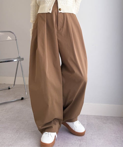 RANAN(ラナン)の「カーブシルエットサイドタックパンツ(その他パンツ・レディース・ブラック/カーキ/アイボリー/ベージュ・L/LL/M/S)」の4枚目の写真