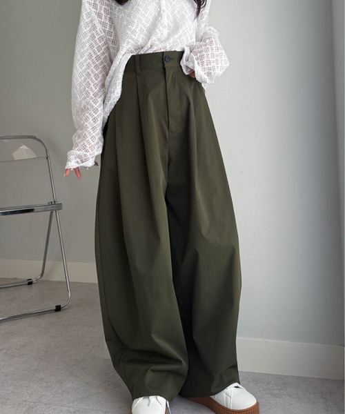 RANAN(ラナン)の「カーブシルエットサイドタックパンツ(その他パンツ・レディース・ブラック/カーキ/アイボリー/ベージュ・L/LL/M/S)」の1枚目の写真