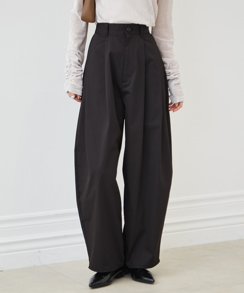 RANAN(ラナン)の「カーブシルエットサイドタックパンツ(その他パンツ・レディース・ブラック/カーキ/アイボリー/ベージュ・L/LL/M/S)」の5枚目の写真