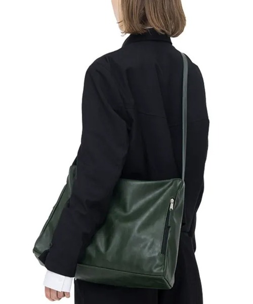 WESTBOY（ウエストボーイ）の「シンプル ユニセックス A4収納可 レザーライク ショルダーバッグ WO25W10BG06（ショルダーバッグ・メンズ・ブラック/グリーン・FREE）」の8枚目の写真