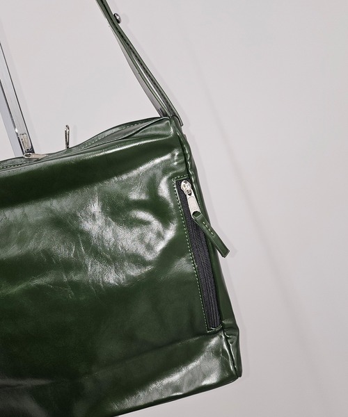 WESTBOY（ウエストボーイ）の「シンプル ユニセックス A4収納可 レザーライク ショルダーバッグ WO25W10BG06（ショルダーバッグ・メンズ・ブラック/グリーン・FREE）」の9枚目の写真