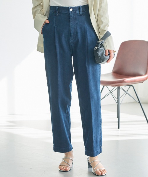 LAVEANGE（ラビアンジェ）の「タックテーパードデニム（デニムパンツ・レディース・ブラック/ネイビー・M/LL/3L/4L/5L）」の2枚目の写真