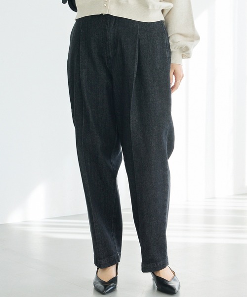 LAVEANGE（ラビアンジェ）の「タックテーパードデニム（デニムパンツ・レディース・ブラック/ネイビー・M/LL/3L/4L/5L）」の3枚目の写真