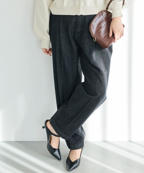 LAVEANGE（ラビアンジェ）の「タックテーパードデニム（デニムパンツ・レディース・ブラック/ネイビー・M/LL/3L/4L/5L）」の4枚目の写真