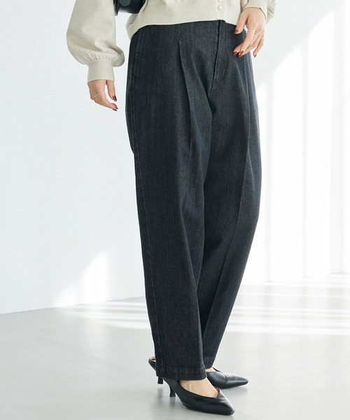 LAVEANGE（ラビアンジェ）の「タックテーパードデニム（デニムパンツ・レディース・ブラック/ネイビー・M/LL/3L/4L/5L）」の5枚目の写真