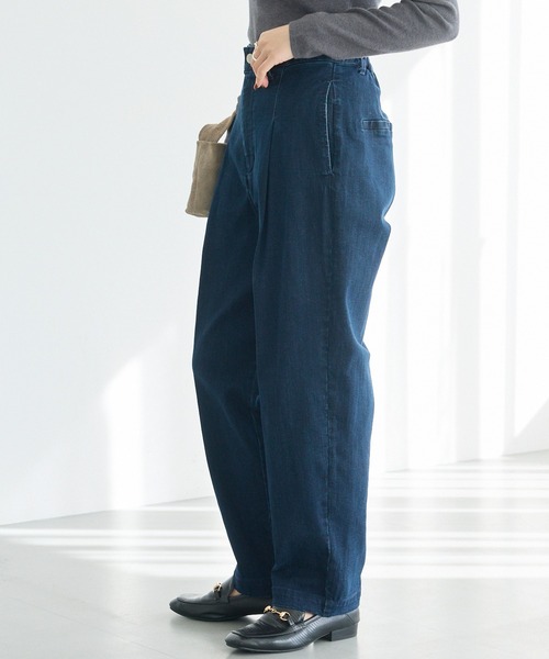 LAVEANGE（ラビアンジェ）の「タックテーパードデニム（デニムパンツ・レディース・ブラック/ネイビー・M/LL/3L/4L/5L）」の15枚目の写真