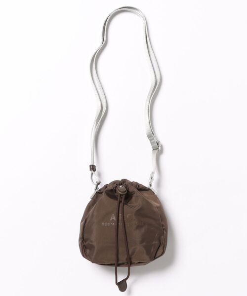 A.P.C.（アーペーセー）の「CROSSBODY POUCH BACKSTAGE（ボディバッグ/ウエストポーチ・メンズ・ブラック/ブラウン・ONESIZE）」の2枚目の写真