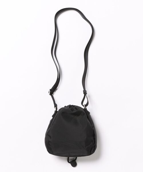 A.P.C.（アーペーセー）の「CROSSBODY POUCH BACKSTAGE（ボディバッグ/ウエストポーチ・メンズ・ブラック/ブラウン・ONESIZE）」の3枚目の写真