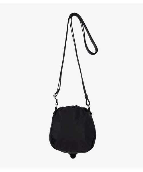 A.P.C.（アーペーセー）の「CROSSBODY POUCH BACKSTAGE（ボディバッグ/ウエストポーチ・メンズ・ブラック/ブラウン・ONESIZE）」の8枚目の写真