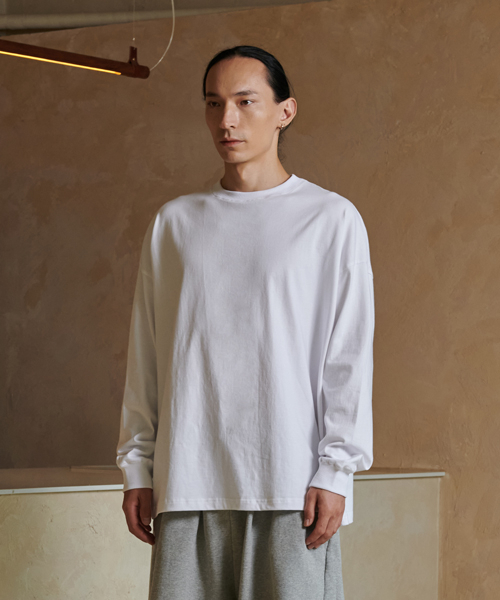 ARDENT VELLONA(アーデントベローナ)の「オリジナルエッセンティックオーバーサイズロングスリーブ_ホワイト(Tシャツ/カットソー・レディース・その他・SMALL/MEDIUM)」の2枚目の写真