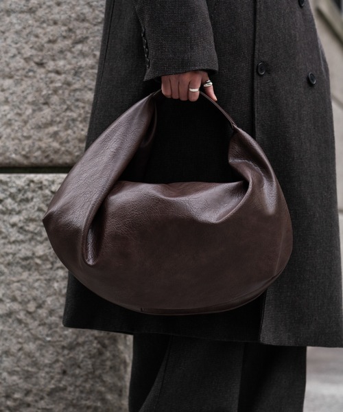 SINSS(シンス)の「Curve shoulder bag / カーブショルダーバッグ(ショルダーバッグ・メンズ・ブラウン/ブラック・FREE)」の2枚目の写真