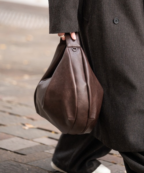 SINSS(シンス)の「Curve shoulder bag / カーブショルダーバッグ(ショルダーバッグ・メンズ・ブラウン/ブラック・FREE)」の17枚目の写真