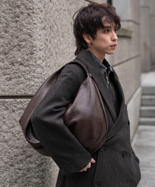 SINSS(シンス)の「Curve shoulder bag / カーブショルダーバッグ(ショルダーバッグ・メンズ・ブラウン/ブラック・FREE)」の21枚目の写真