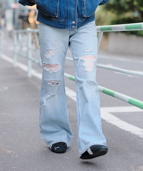 Levi's(リーバイス)の「Levi's/リーバイス LOOSE BOOT ジーンズ(デニムパンツ・レディース・ライトインディゴブルー/ブラック/インディゴブルー/ライトブルー/ダークインディゴブルー/ホワイト・28inch/27inch/26inch/25inch/24inch/23inch)」の3枚目の写真