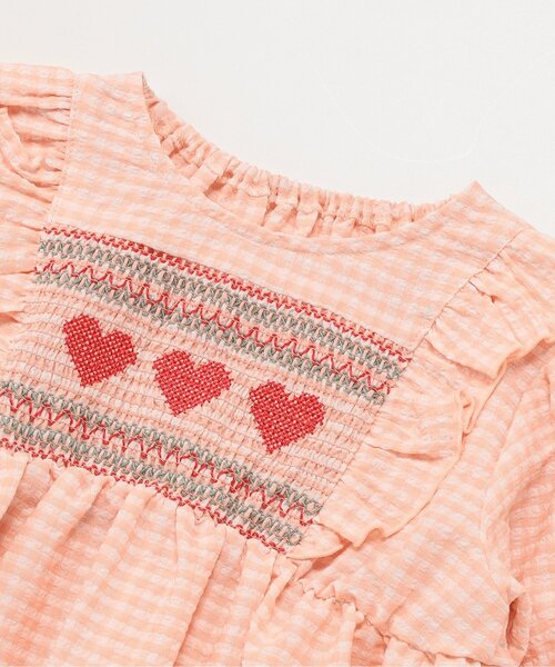 Seraph(セラフ)の「ハートスモッキングチュニックブラウス_ジュニア対応(シャツ/ブラウス・キッズ・オフホワイト/ピンク・80/120/110/100/90/140/130)」の8枚目の写真