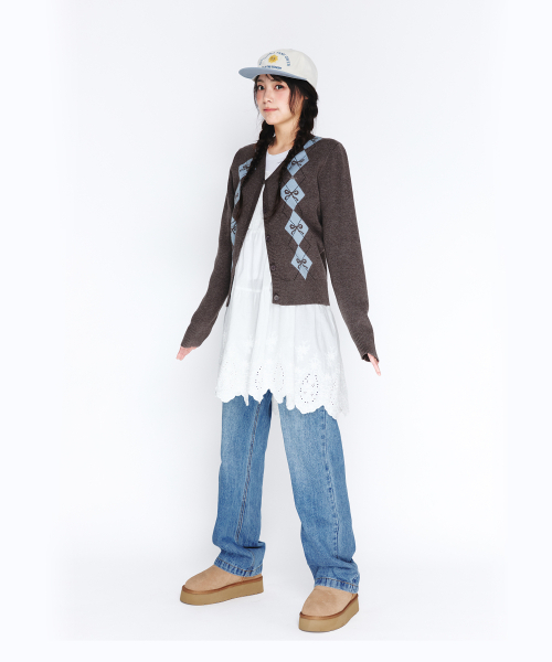 AMESWORLDWIDE（アメスワールドワイド）の「CROP V NECK ARGYLE CARDIGAN CHARCOAL（カーディガン/ボレロ・レディース・その他・FREE）」の3枚目の写真