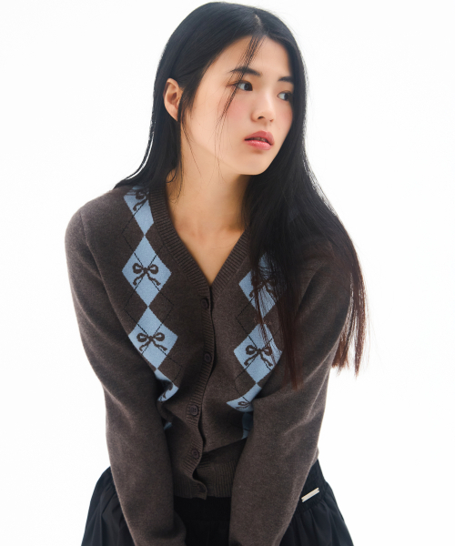 AMESWORLDWIDE（アメスワールドワイド）の「CROP V NECK ARGYLE CARDIGAN CHARCOAL（カーディガン/ボレロ・レディース・その他・FREE）」の10枚目の写真