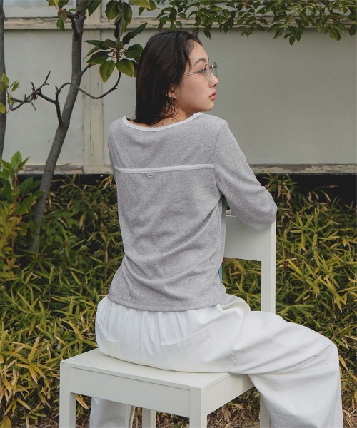 miette(ミエット)の「ピコ刺繍アイレットジャガードトップス(Tシャツ/カットソー・レディース・ネイビー/レッド/グレー/オフホワイト/ライトブルー・S/M/L)」の3枚目の写真
