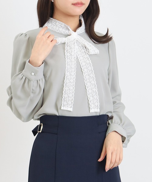ASTORIA ODIER（アストリアオディール）の「レースリボンタイブラウス（シャツ/ブラウス・レディース・ピンクベージュ/ミント/ホワイト/グレイッシュブルー・MEDIUM）」の2枚目の写真