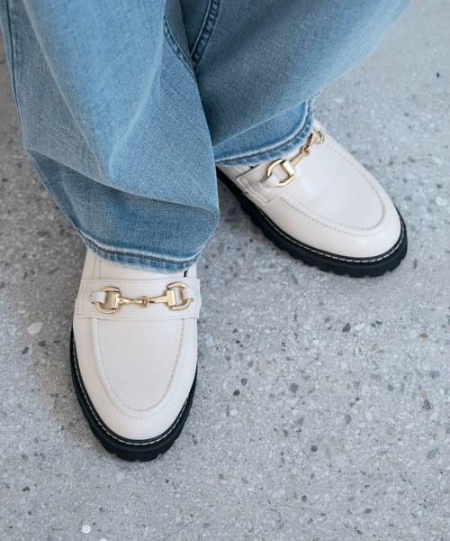 Elura（エルーラ）の「ビットローファー/633015（ローファー・レディース・ブラック/オフホワイト・SMALL/LARGE/MEDIUM）」の2枚目の写真