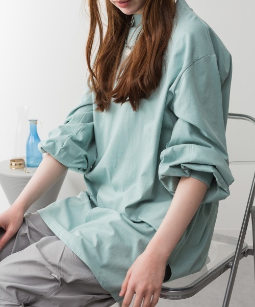 aity(アイティ)の「M-5L バルーンスリーブ モックネック無地ロンT(Tシャツ/カットソー・レディース・チャコールグレー/グレイッシュベージュ/ミント/ブラック/オフホワイト・LL~3L/4L~5L/M~L)」の1枚目の写真
