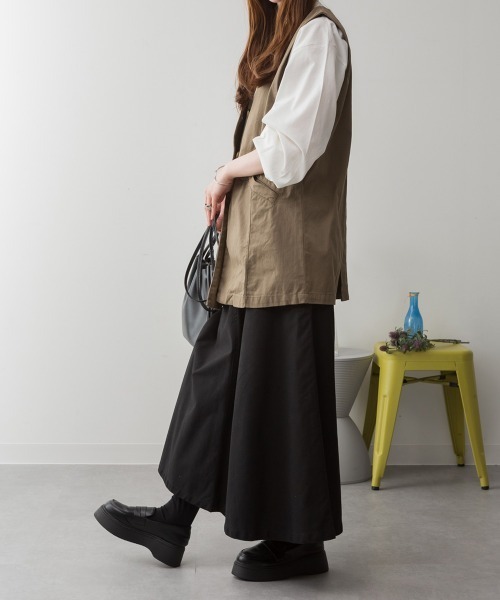 aity(アイティ)の「M-5L バルーンスリーブ モックネック無地ロンT(Tシャツ/カットソー・レディース・チャコールグレー/グレイッシュベージュ/ミント/ブラック/オフホワイト・LL~3L/4L~5L/M~L)」の9枚目の写真