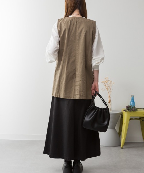 aity(アイティ)の「M-5L バルーンスリーブ モックネック無地ロンT(Tシャツ/カットソー・レディース・チャコールグレー/グレイッシュベージュ/ミント/ブラック/オフホワイト・LL~3L/4L~5L/M~L)」の10枚目の写真