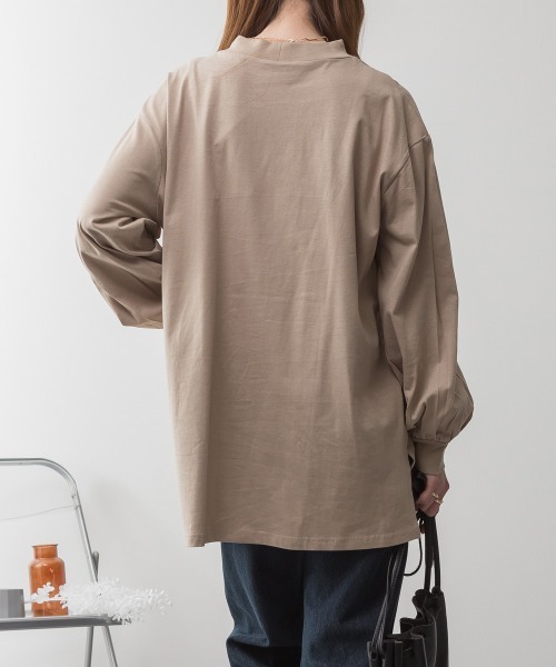 aity(アイティ)の「M-5L バルーンスリーブ モックネック無地ロンT(Tシャツ/カットソー・レディース・チャコールグレー/グレイッシュベージュ/ミント/ブラック/オフホワイト・LL~3L/4L~5L/M~L)」の13枚目の写真