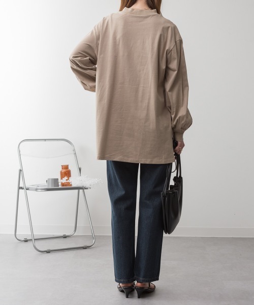 aity(アイティ)の「M-5L バルーンスリーブ モックネック無地ロンT(Tシャツ/カットソー・レディース・チャコールグレー/グレイッシュベージュ/ミント/ブラック/オフホワイト・LL~3L/4L~5L/M~L)」の14枚目の写真