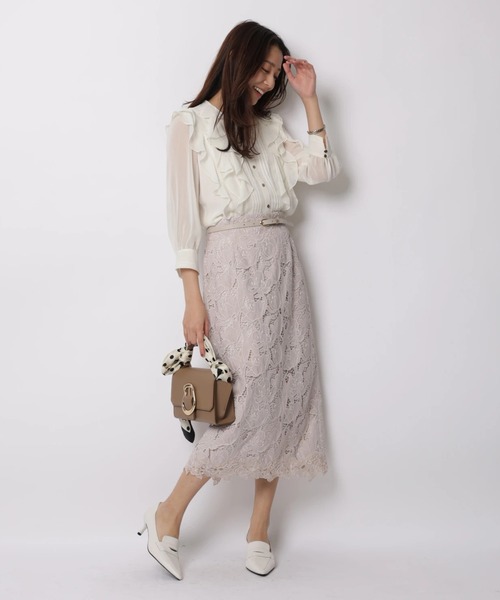 JUSGLITTY（ジャスグリッティー）の「ベルト付レースタイトスカート（スカート・レディース・ピンクベージュ/ネイビー/ホワイト・2/1/0）」の3枚目の写真