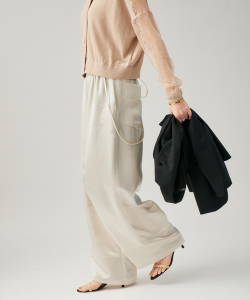 VERMEIL par iena（ヴェルメイユパーイエナ）の「サテンサスペンダーパンツ（その他パンツ・レディース・ブラック/アイボリー・38/36/40）」の10枚目の写真