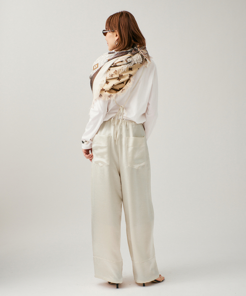 VERMEIL par iena（ヴェルメイユパーイエナ）の「サテンサスペンダーパンツ（その他パンツ・レディース・ブラック/アイボリー・38/36/40）」の17枚目の写真