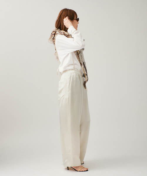 VERMEIL par iena（ヴェルメイユパーイエナ）の「サテンサスペンダーパンツ（その他パンツ・レディース・ブラック/アイボリー・38/36/40）」の18枚目の写真