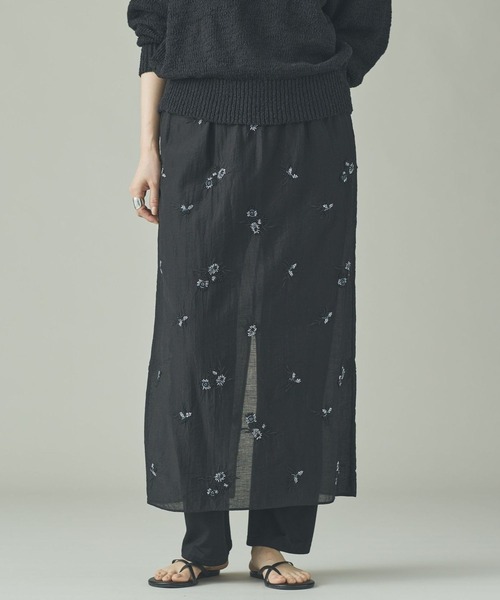 Curensology（カレンソロジー）の「Curensology(カレンソロジー)/フラワービーズスカート（スカート・レディース・オフホワイト/ブラック・FREE）」の2枚目の写真