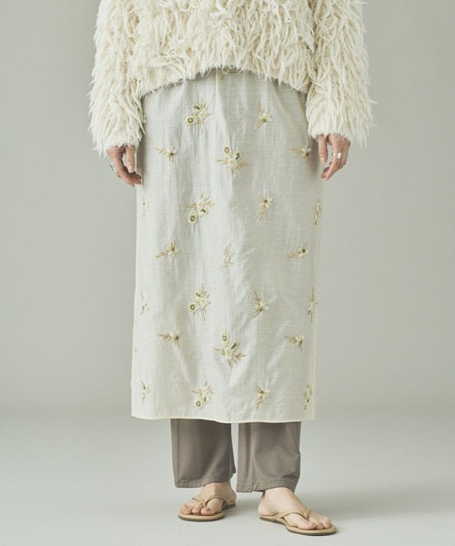 Curensology（カレンソロジー）の「Curensology(カレンソロジー)/フラワービーズスカート（スカート・レディース・オフホワイト/ブラック・FREE）」の3枚目の写真