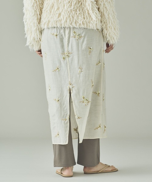 Curensology（カレンソロジー）の「Curensology(カレンソロジー)/フラワービーズスカート（スカート・レディース・オフホワイト/ブラック・FREE）」の5枚目の写真